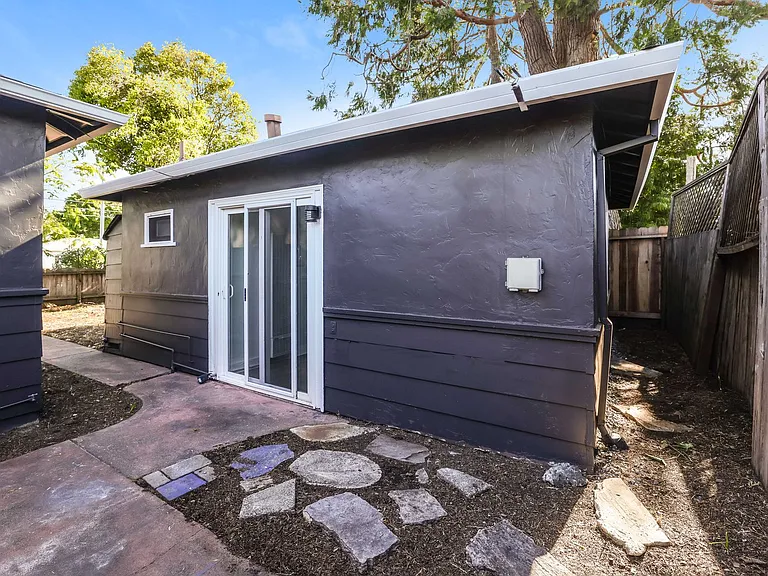 2107 Montgomery Dr — Photo 13