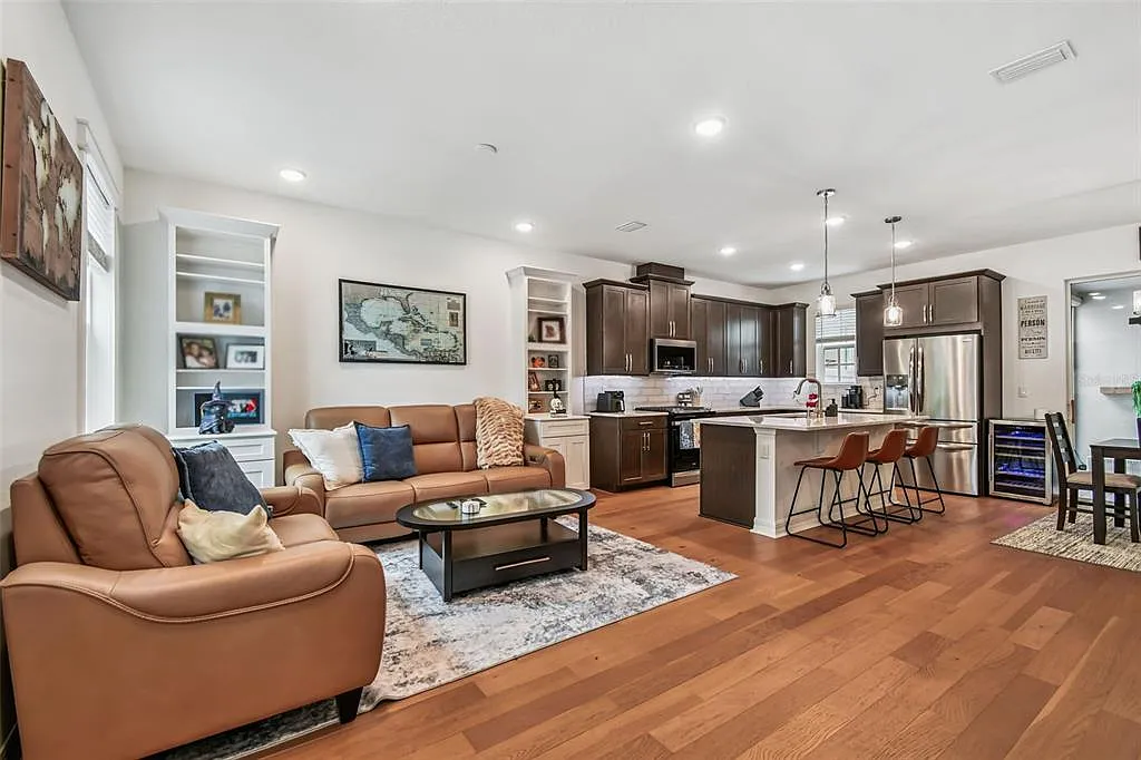 3 bed, 2.5 bath, 1638 sqft, $3,995 — Photo 4