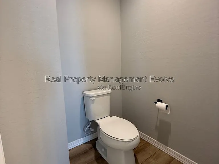 5618 N 87th Dr — Photo 21