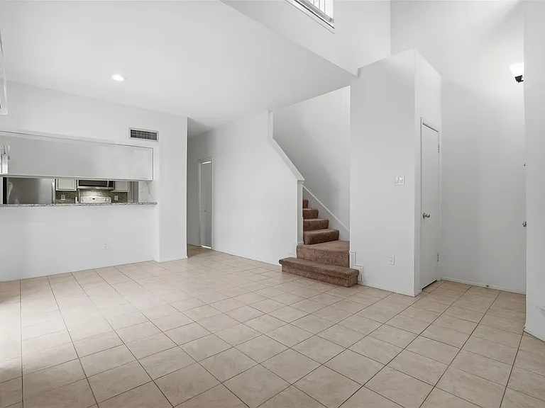 1920 Augusta Dr #31 — Photo 4