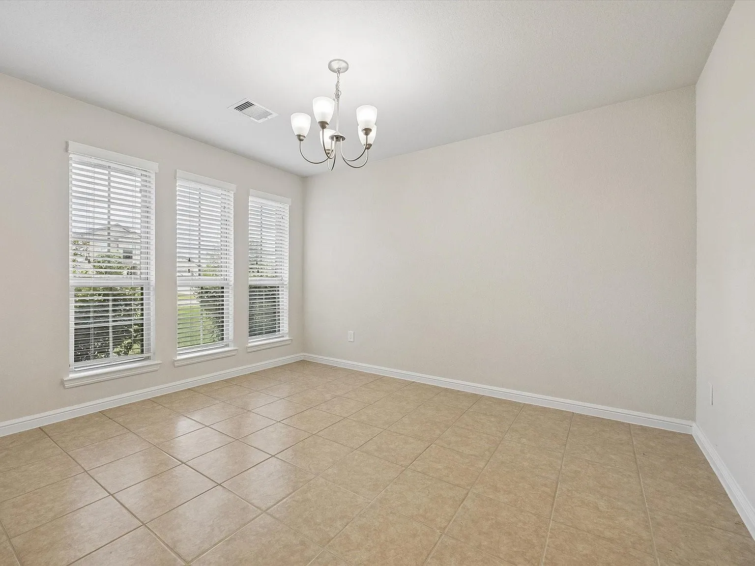 3 bed, 2.0 bath, 1788 sqft, $2,200 — Photo 3