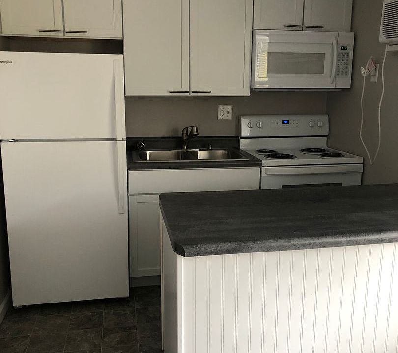 1st image of 1424 E Walnut St APT 22
