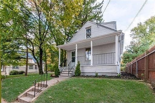 2nd image of 419 Rushmore Ave