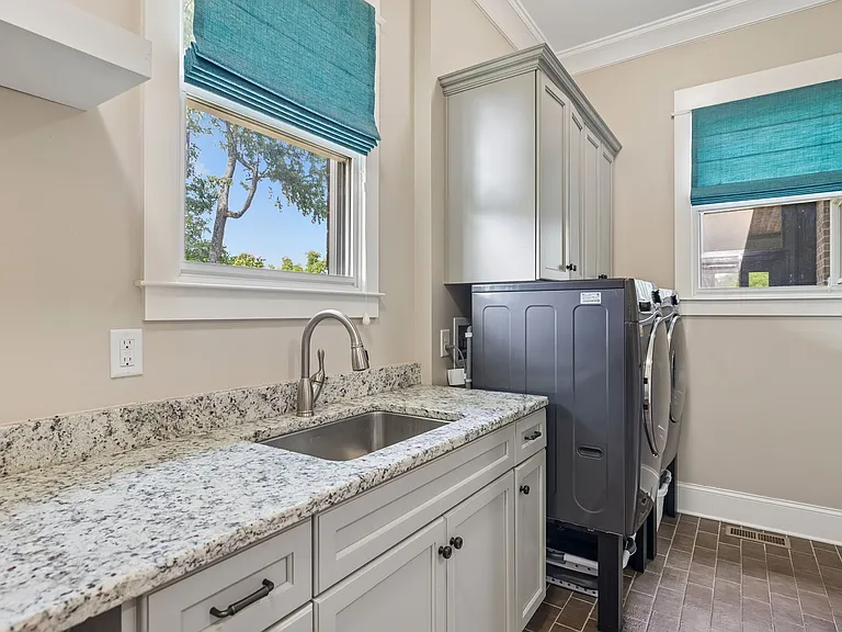 8231 Glover Dr — Photo 14