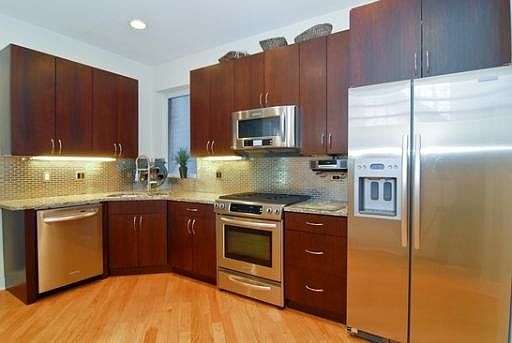 5th image of 3052 N Oakley Ave #2