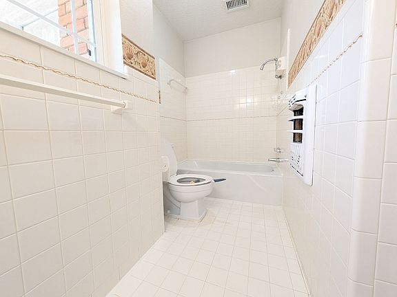 2nd image of 635 Summit Dr
