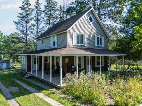 994 W Hiawatha Rd, Iron River, MI 49935