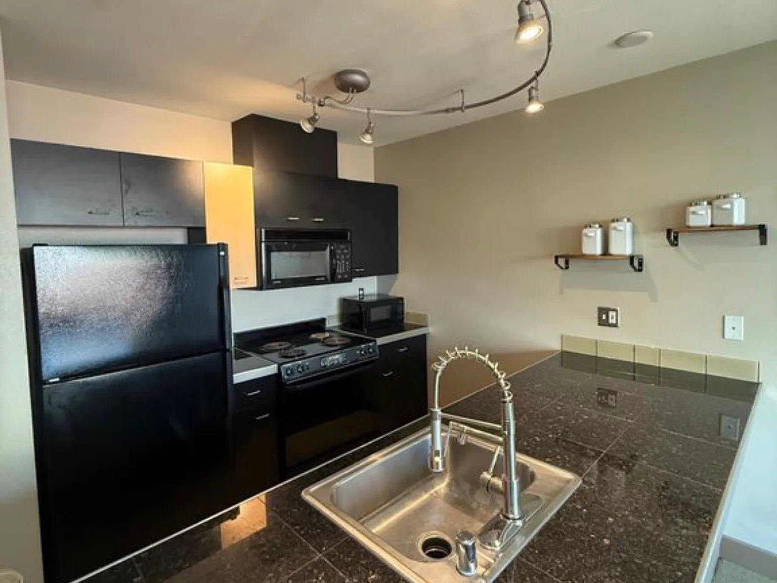 1 bed, 612 sqft, $1,850 — Photo 4