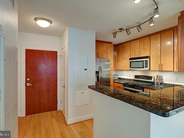 915 E St NW #1001 — Photo 31