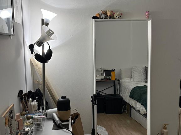 3rd image of 50 W 34th St APT 23B06