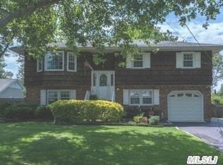 188 Bellevue Rd, Oakdale, NY 11769