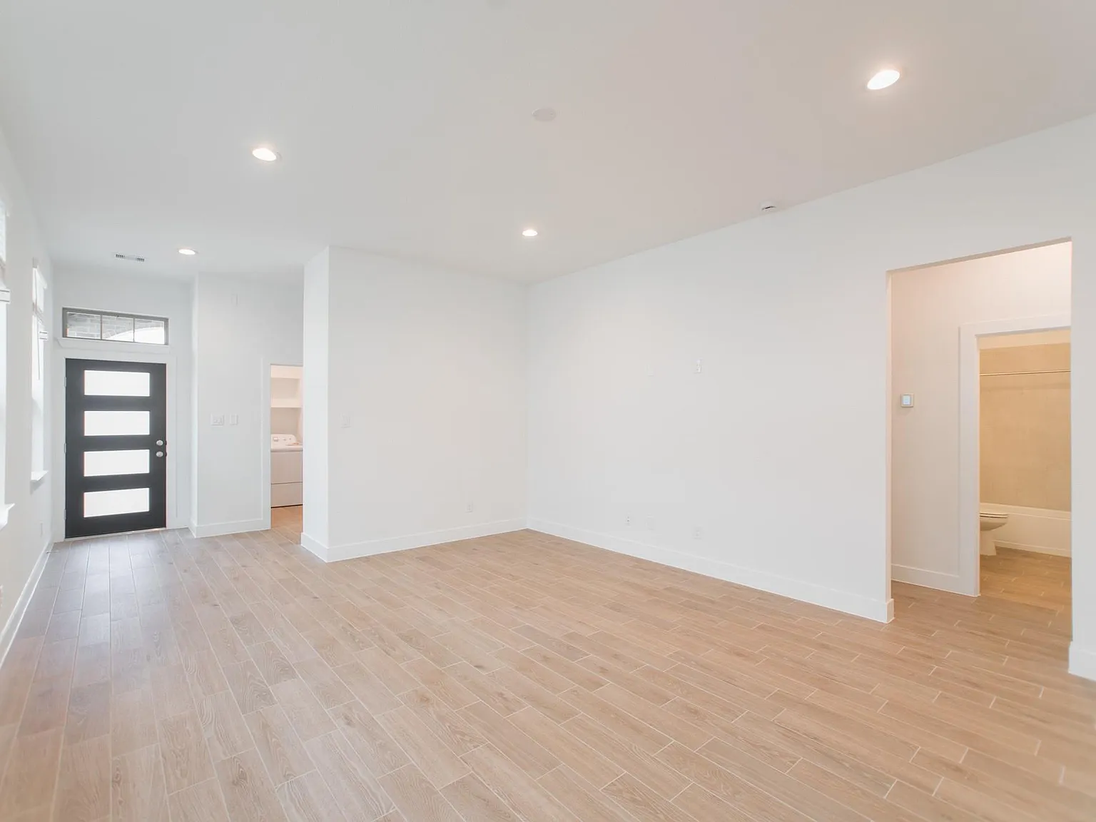 3 bed, 2.0 bath, 1702 sqft, $2,700 — Photo 4
