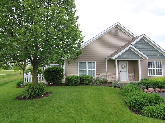 2nd image of 203 Lily Ln