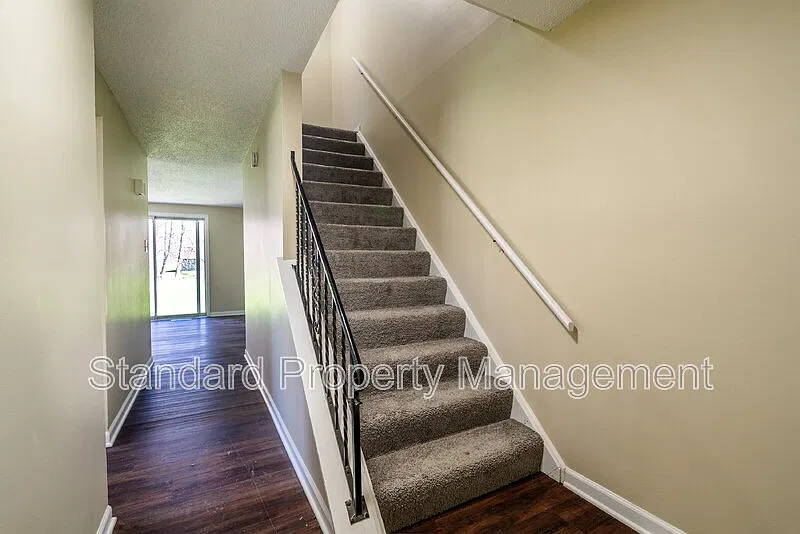 2 bed, 1.0 bath, $1,400 — Photo 3