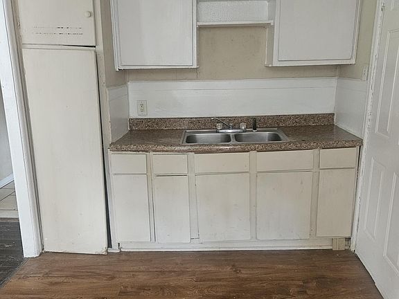 2nd image of 3322 Greenwell St