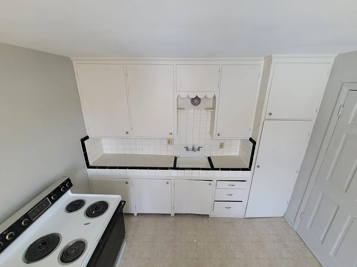 Kitchen - 462 Walnut St