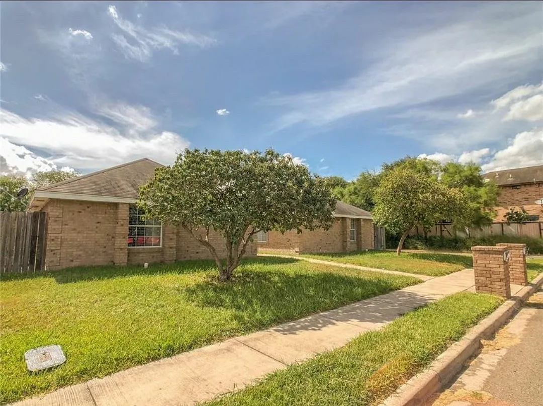 2 bed, 900 sqft, $795 — Photo 2