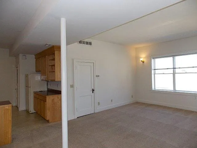 135 N College Ave — Photo 9