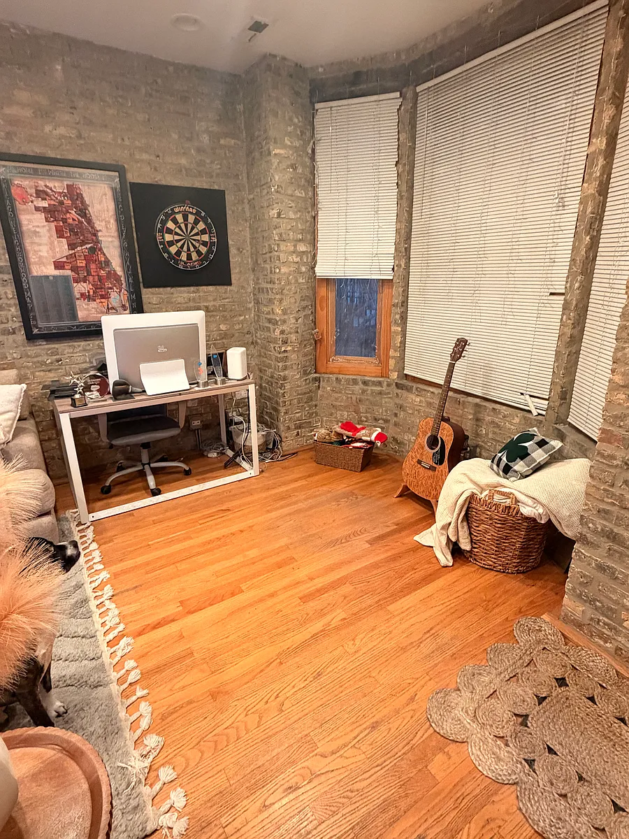 Building Photo - 1458 W Augusta Blvd #1G
