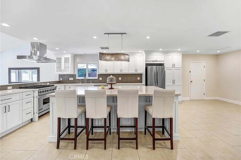 4 bed, 2016 sqft, $6,900 — Photo 4