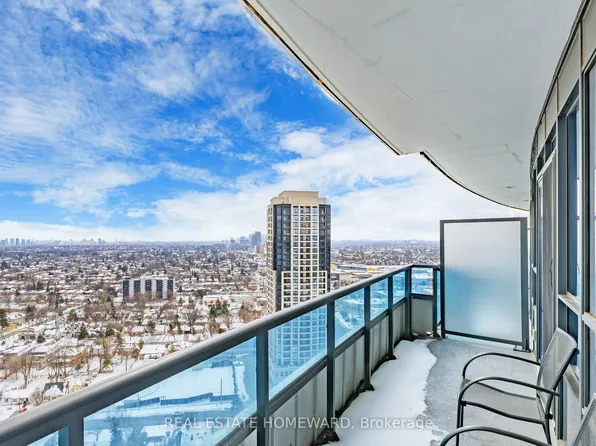 7161 Yonge St, Markham, ON