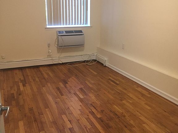 5th image of 31-44 37th St