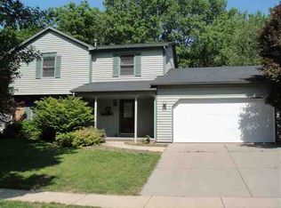 2008 Hidden Lake Rd, Bloomington, IL 61704