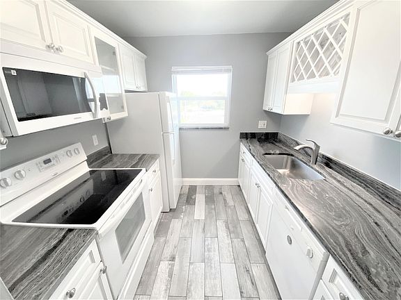 3rd image of 150 41st Ave N APT 311