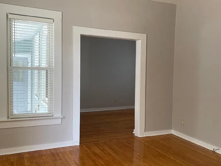 421 Bowen St — Photo 3