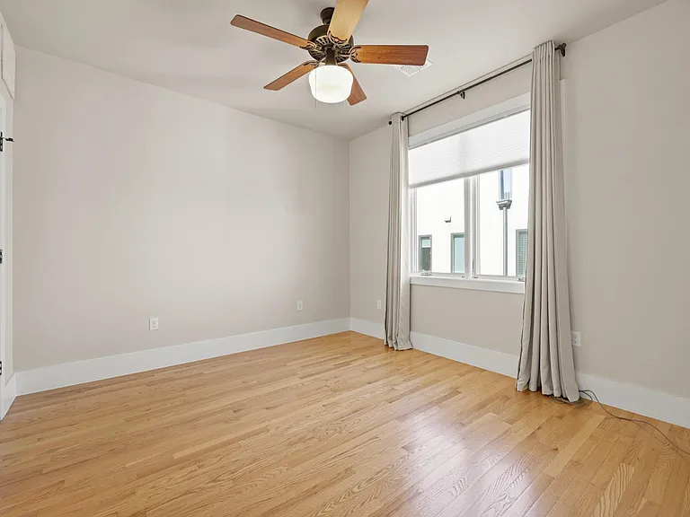206 E Live Oak St #C — Photo 17