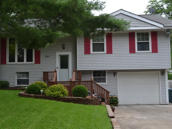 2239 Hawthorne Pl, Washington, IL 61571