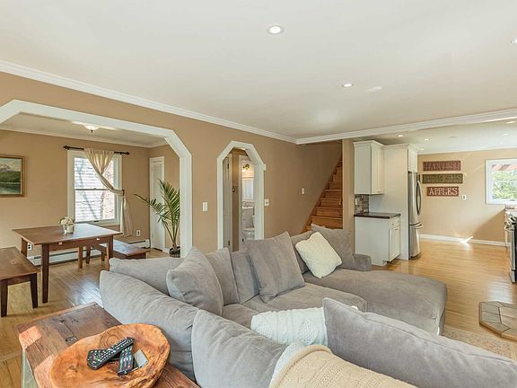 4th image of 45 Eastport Dr
