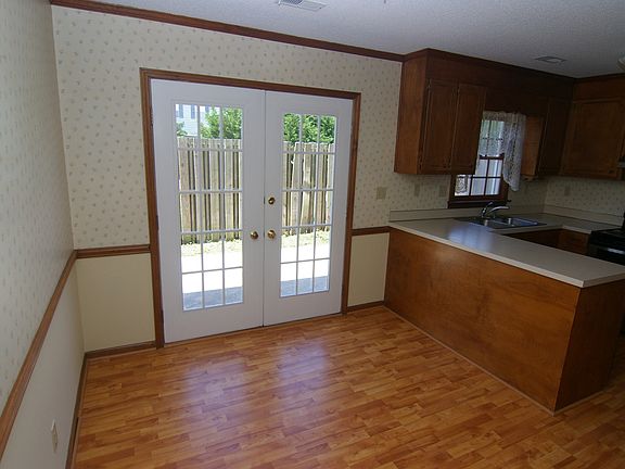 3rd image of 3258 B2 Landmark St