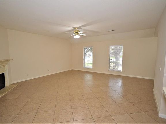 3rd image of 2926 Silver Cedar Trl