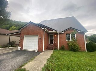 183 Creekwood Ests, Inez, KY 41224