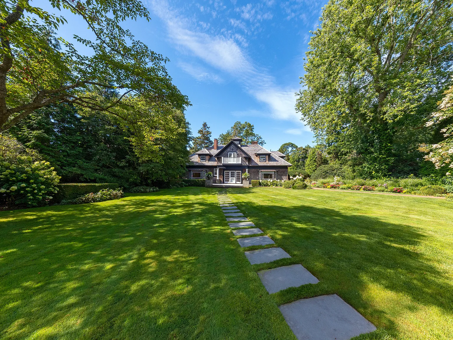 Renovated English Carriage House & Cottage in Water Mill South — Photo 4