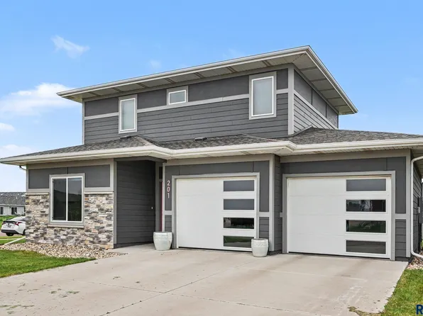 201 Lydia Ct, Harrisburg, SD 57032