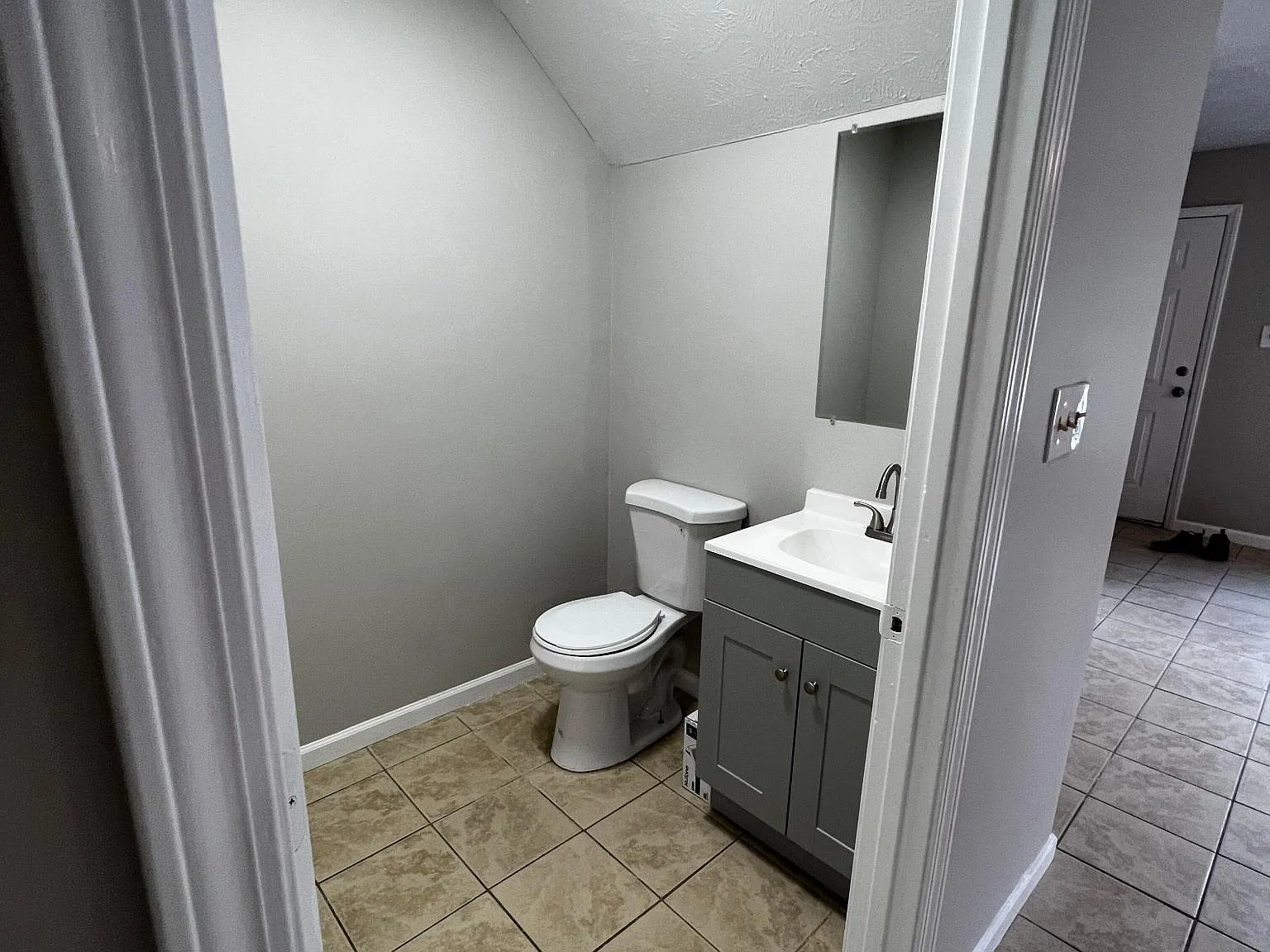 2 bed, 1.5 bath, 1200 sqft, $890 — Photo 2