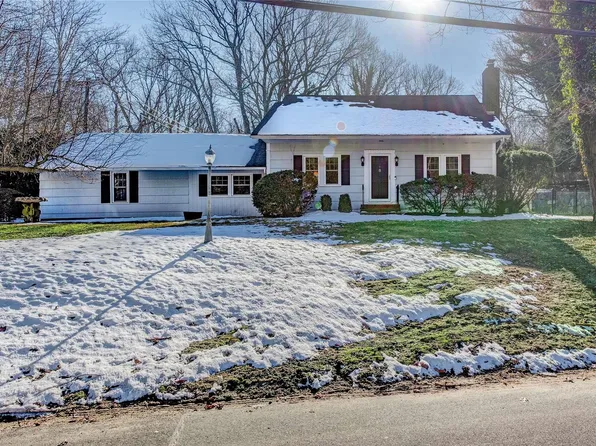 8 Foxhill Lane, Stony Brook, NY 11790