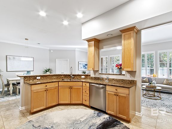 4th image of 4 Yacht Club Dr APT 86