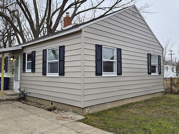 3rd image of 105 Woodrow Ave N