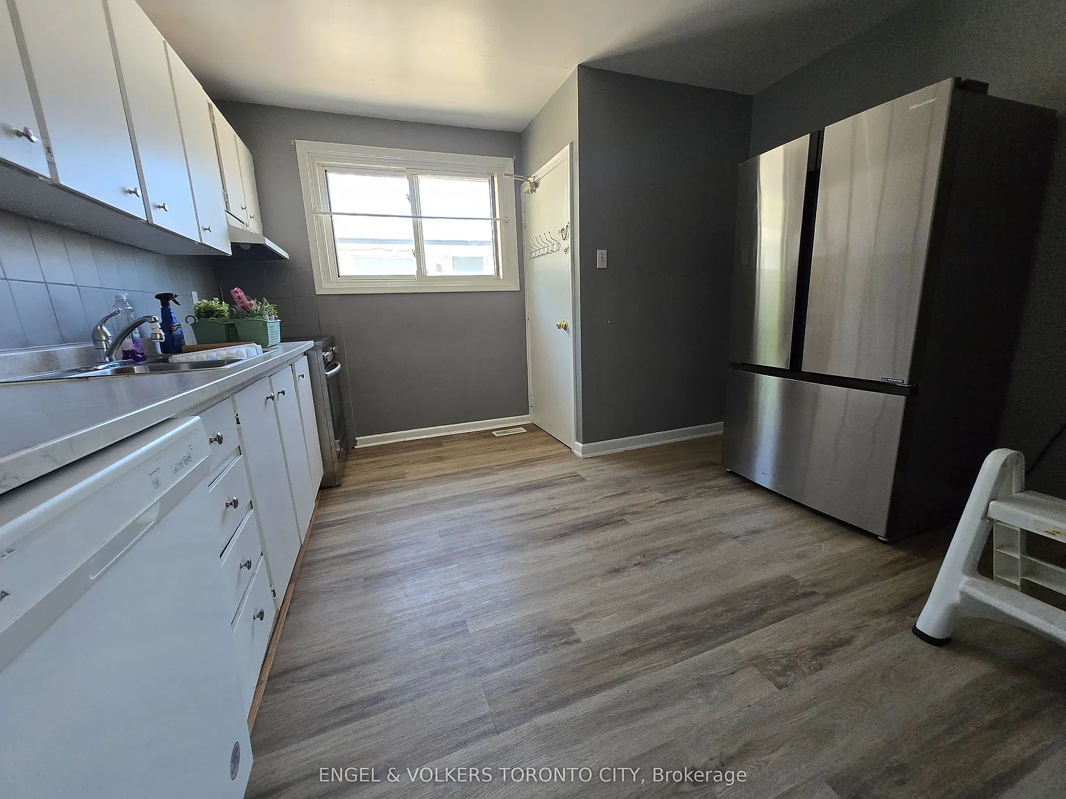 3 bed, $2,600 — Photo 2