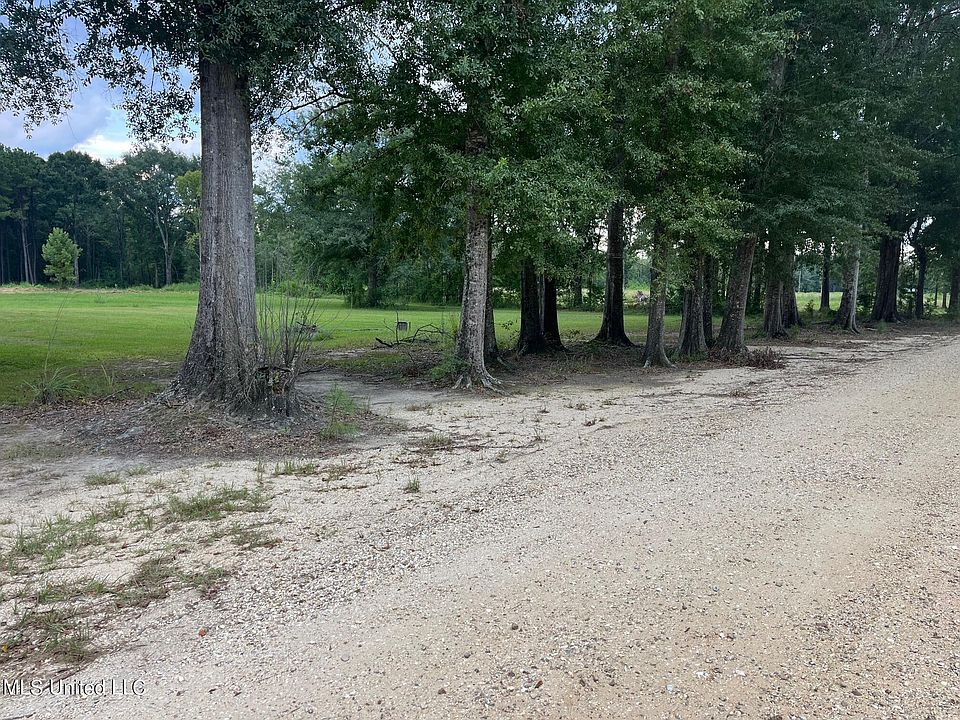 2nd image of 22 Jessica Ln