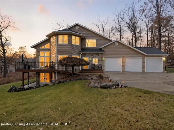 2630 Winona Dr, Osseo, MI 49266