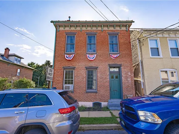 42 N Main St, Topton, PA 19562