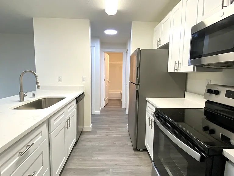 Olympic View Apartments — Photo 40