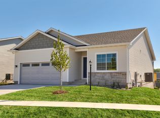 4299 Grover Woods Ln, Des Moines, IA 50317