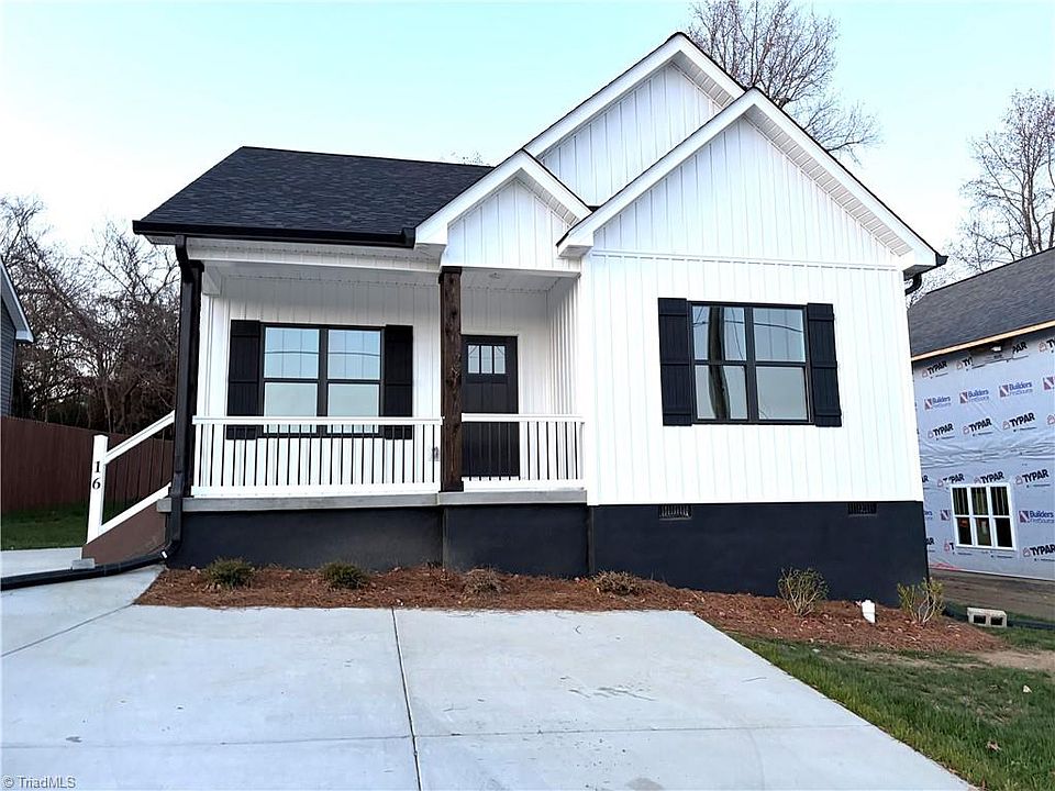 1st image of 16 W Colonial Dr