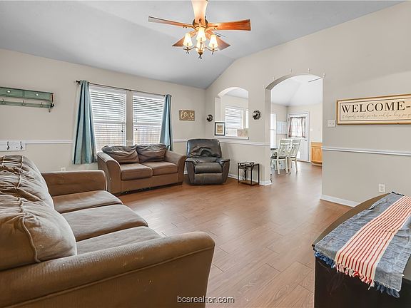 4th image of 605 Meadow View Ct