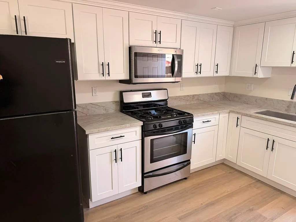 2 bed, 850 sqft, $2,900 — Photo 2